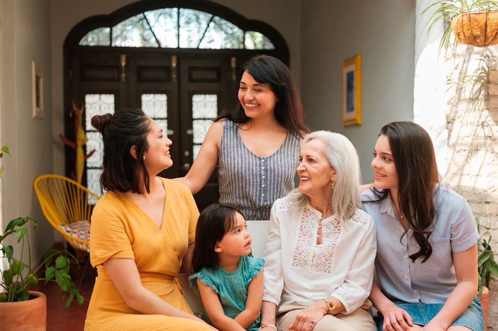 Madres emprendedoras. Consejos para emprender en pandemia. Reunión de madres