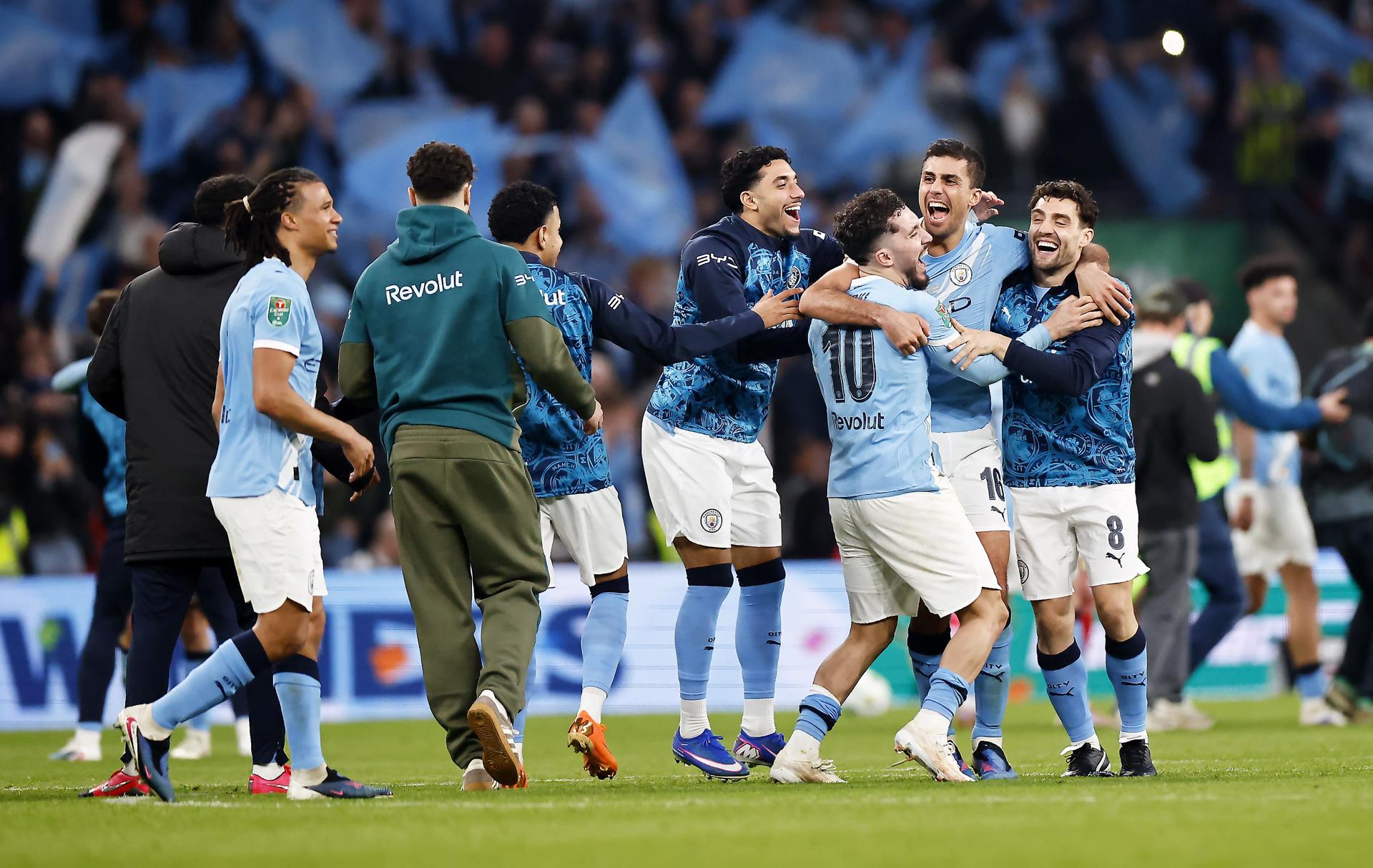 LONDON (United Kingdom), 22/03/2026.- Players of Manchester City celebrate after winning the Carabao Cup final match between Arsenal FC and Manchester City FC, in London, Great Britain, 22 March 2026. (Gran Bretaña, Reino Unido, Londres) EFE/EPA/TOLGA AKMEN EDITORIAL USE ONLY. No use with unauthorized audio, video, data, fixture lists, club/league logos, 'live' services or NFTs. Online in-match use limited to 120 images, no video emulation. No use in betting, games or single club/league/player publications.