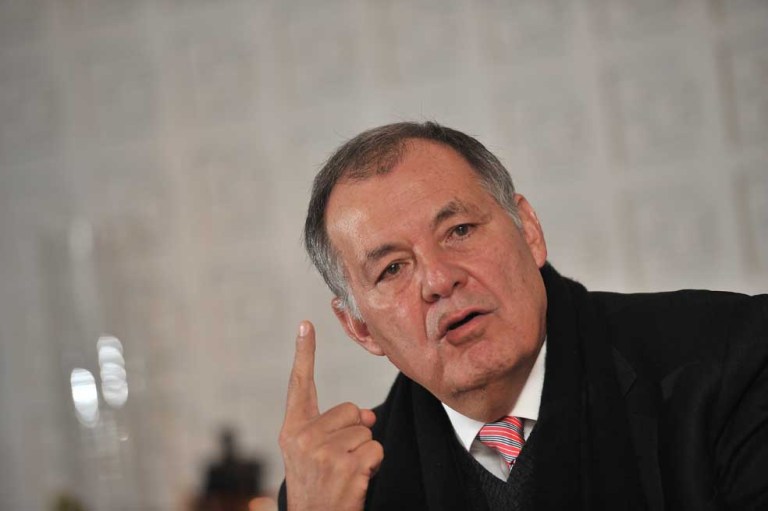 Se crece la pelea en el caso Petro