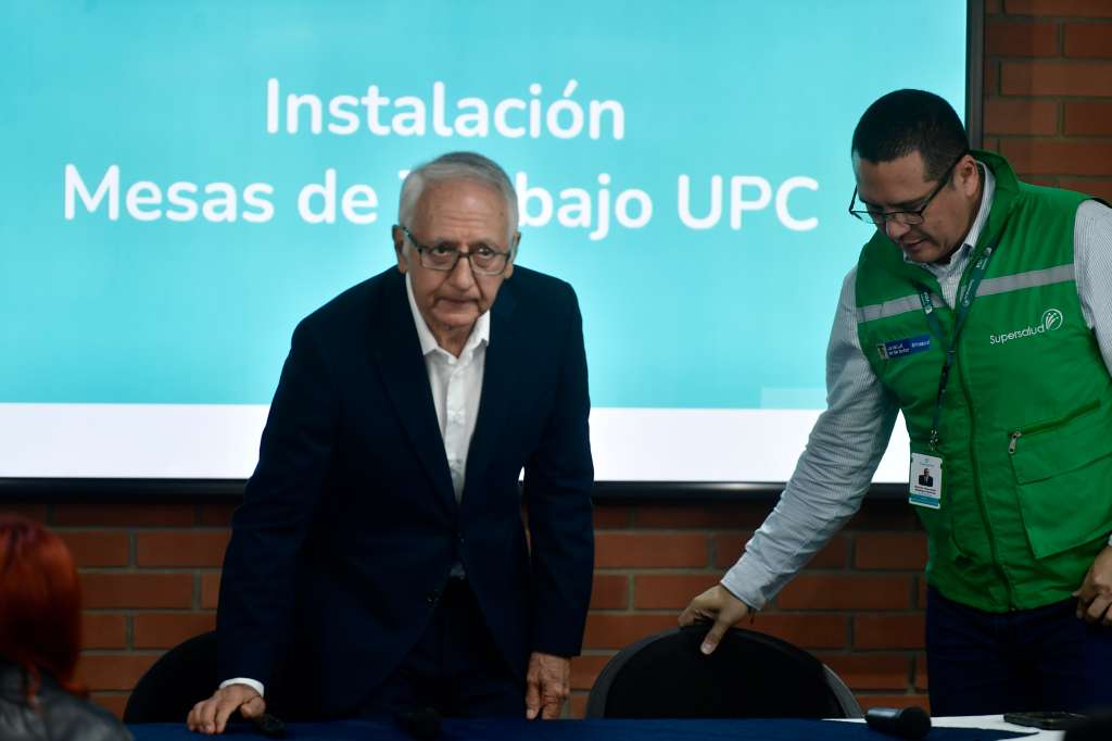 Ministro de Salud durante la instalación de la mesa de trabajo ordenada por la Corte Constitucional para ajustar la Unidad de Pago por Capitación (UPC) de 2024, declarada previamente insuficiente.