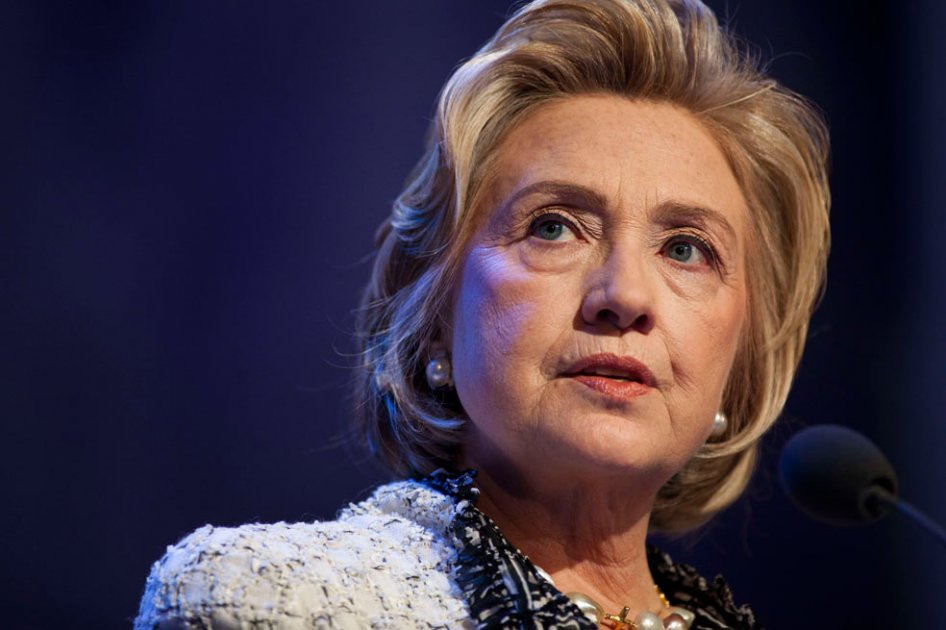 Políticos republicanos amenazaron con impedir que dos canales de televisión difundieran los debates sobre las elecciones primarias si difundían documentales sobre Hillary Clinton.