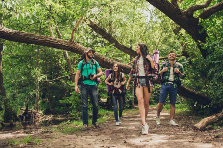 Tres destinos para conocer gente nueva mientras viaja