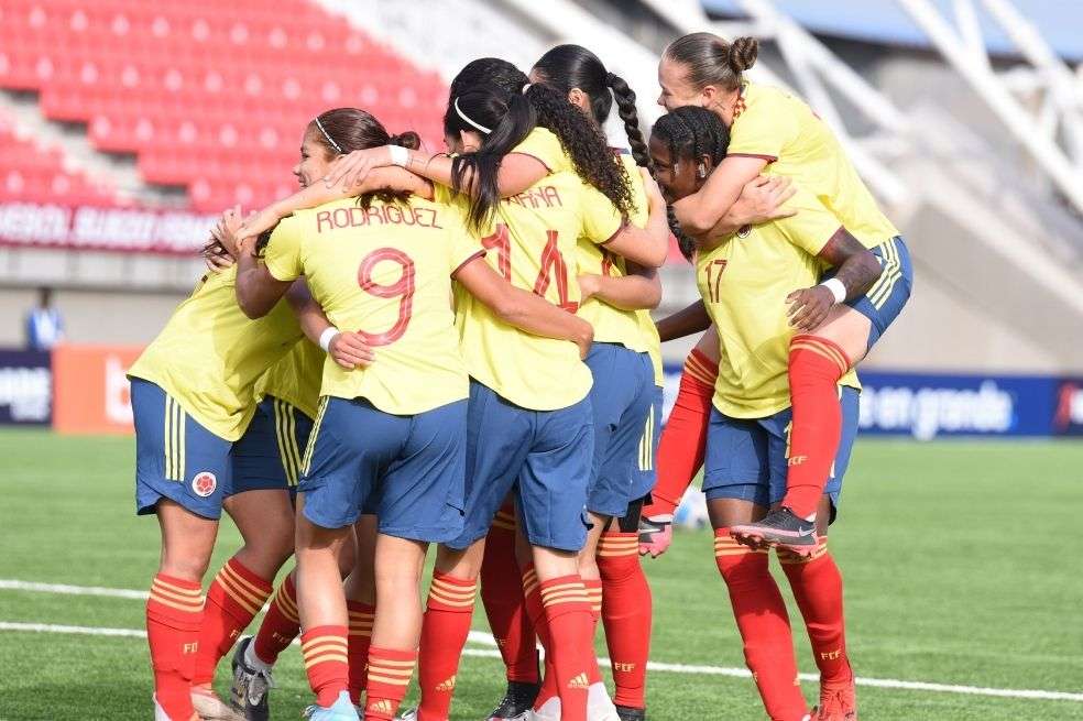 Celebración del combinado nacional tras golear a la selección de Perú femenina en el Sudamericano Sub-20.