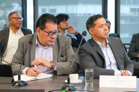 Gobierno y centrales defienden un alza significativa del salario mínimo en audiencia pública