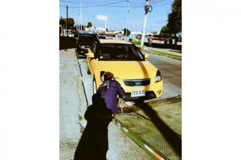 Senador-taxista Antonio Navarro Wolff ‘sufrió’ su primera varada