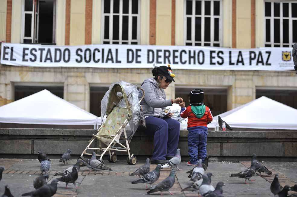 Un elocuente mensaje en la fachada de la Alcaldía de Bogotá dio pistas sobre el acuerdo Petro-Santos. / Gustavo Torrijos - El Espectador