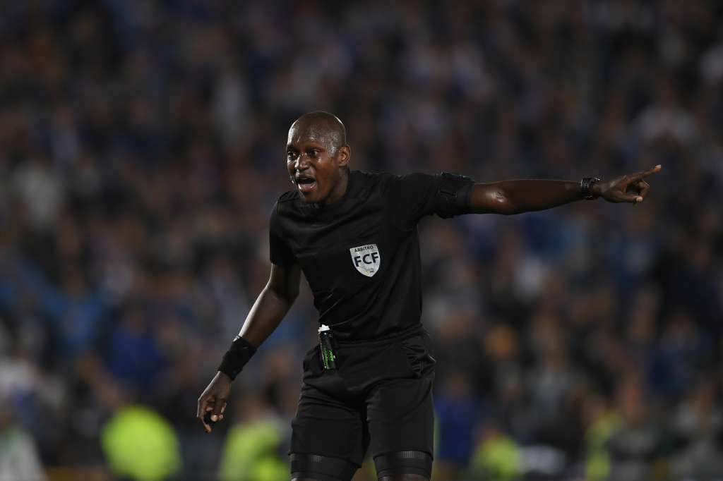 Árbitro colombiano, que dirige el partido entre Millonarios vs Independiente Santa Fe por la fecha 19 de la Liga Águila II 2019.