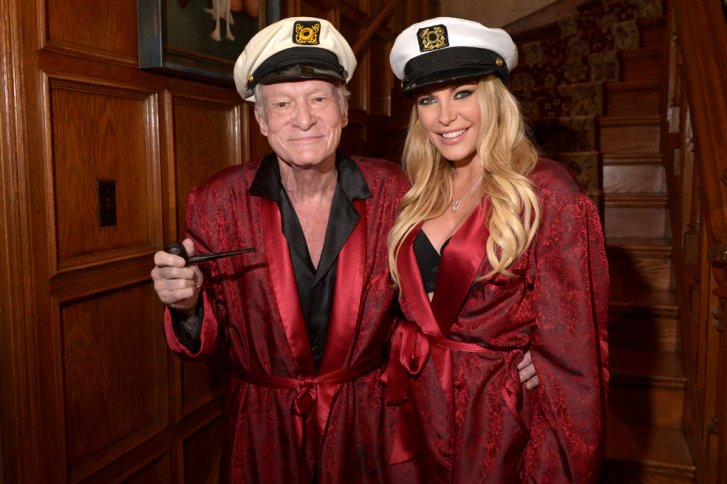 Hugh Hefner y su esposa Crystal. / AFP