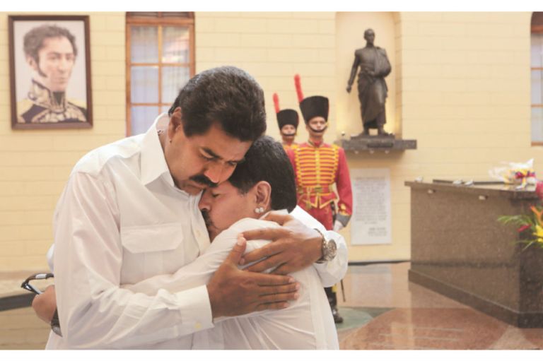 ¿Está “loco” Maradona por apoyar a Maduro?