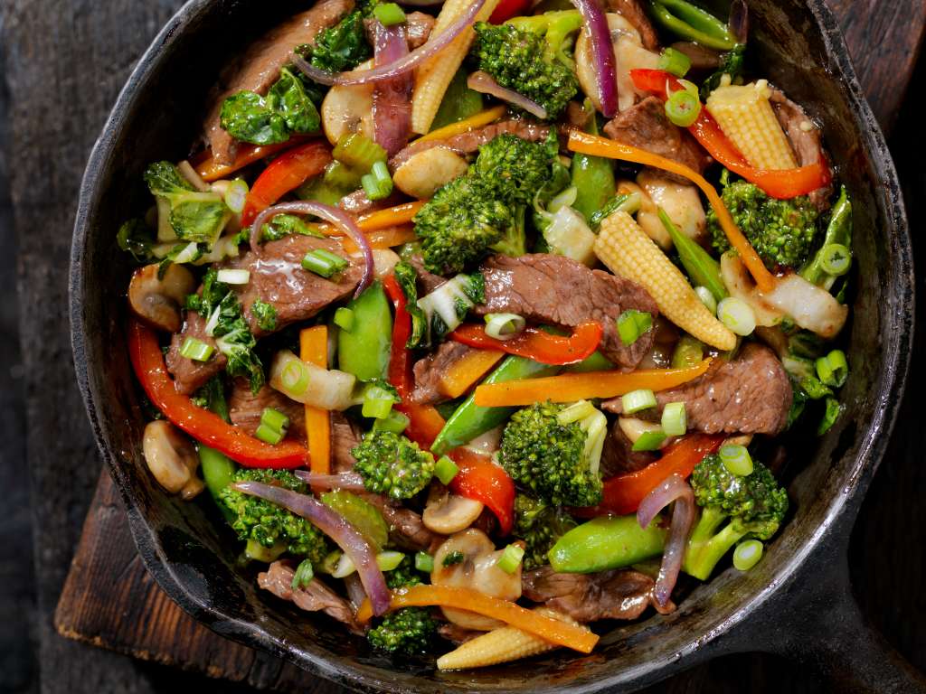 Carne de res guisada con vegetales
