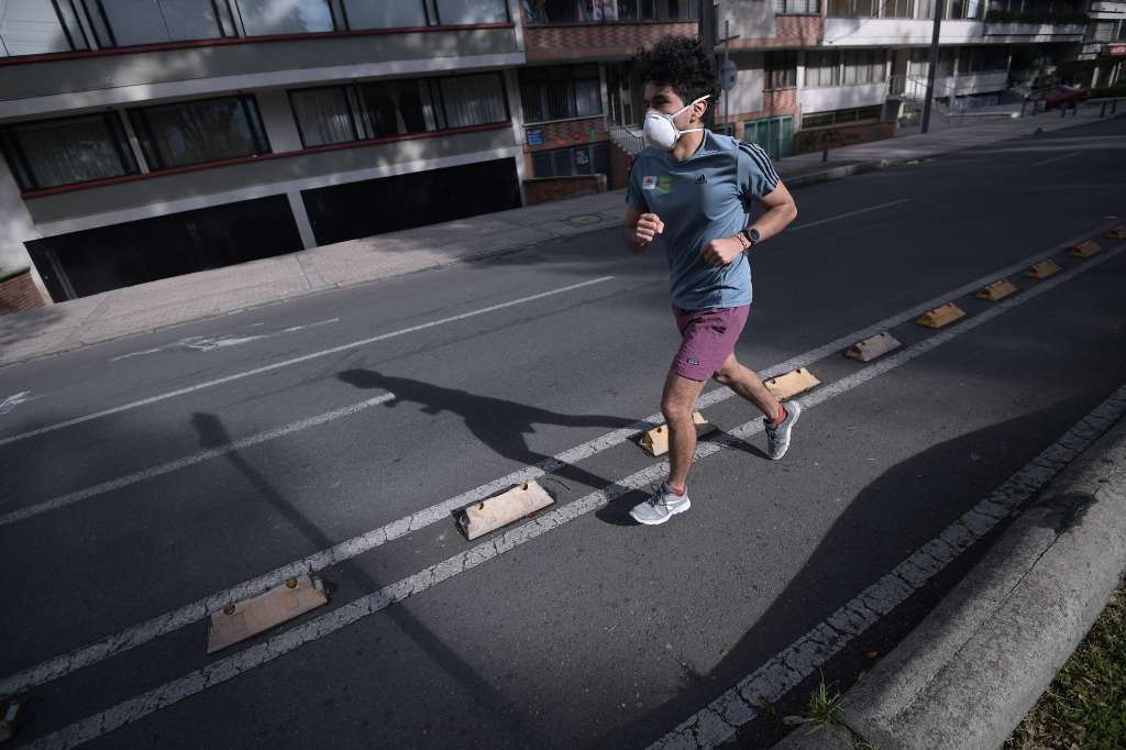 Cientos de bogotanos salieron de sus casas, entre las 6:00 y las 10:00 de la mañana a realizar actividades deportivas, en medio del confinamiento por el Covid-19.