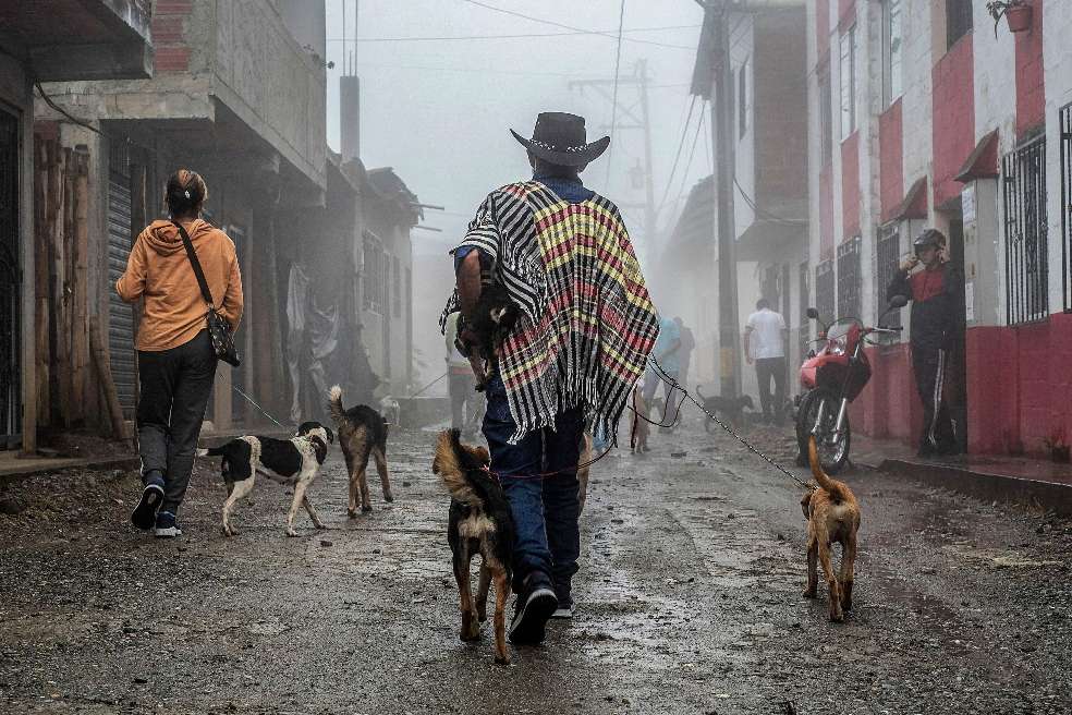 El desplazamiento forzado de los campesinos en Ituango le recordó al país que tiene más de cinco millones de personas desplazadas que huyeron del campo y de los pueblos hacia las ciudades.