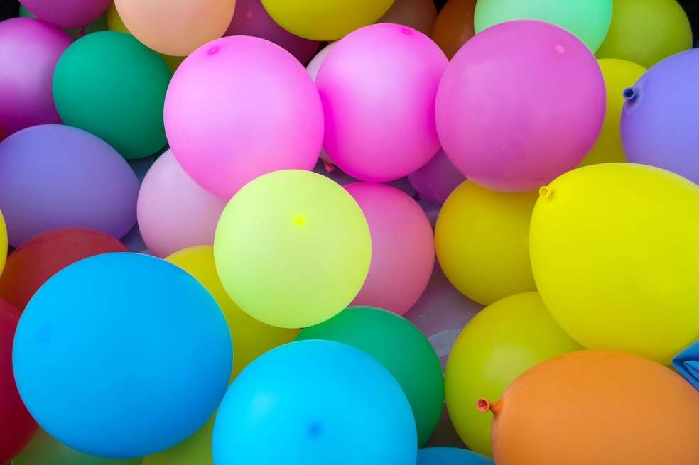 Aumenta la venta de hidrógeno artesanal para globos, una sustancia peligrosa para la salud. El 86 % de los globos decorativos en el país se inflan con esta sustancia, pese a que solo el aire y el helio están autorizados para este fin.