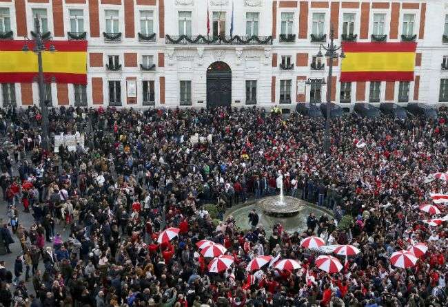Cientos de hinchas de River Plate celebraron el triunfo en la Copa Libertadores en la Puerta del sol de Madrid. / Cortesía