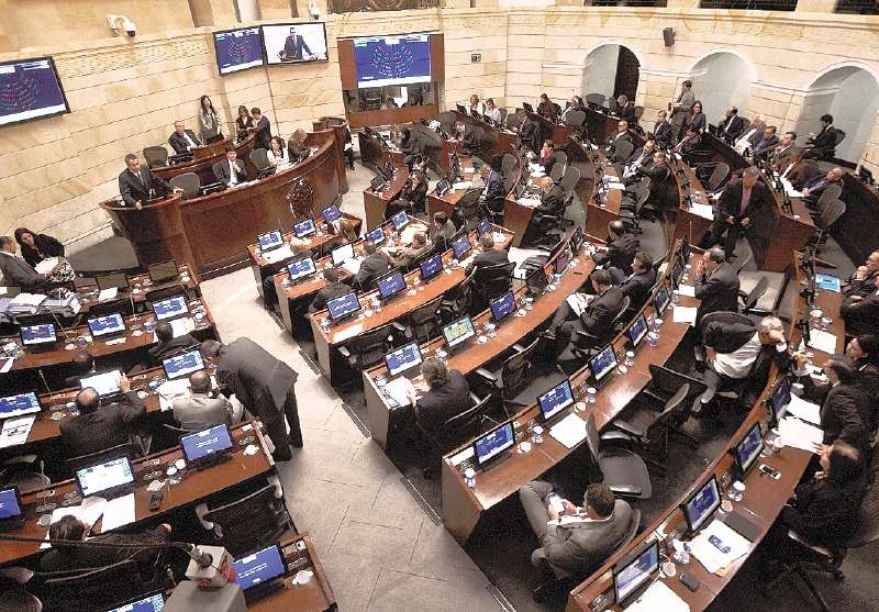 A todo vapor trabajó ayer la plenaria del Senado. / Archivo