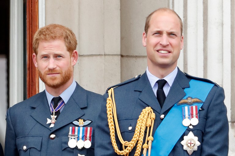 Por primera vez muestran cómo se ven los príncipes William y Harry en ‘The Crown’