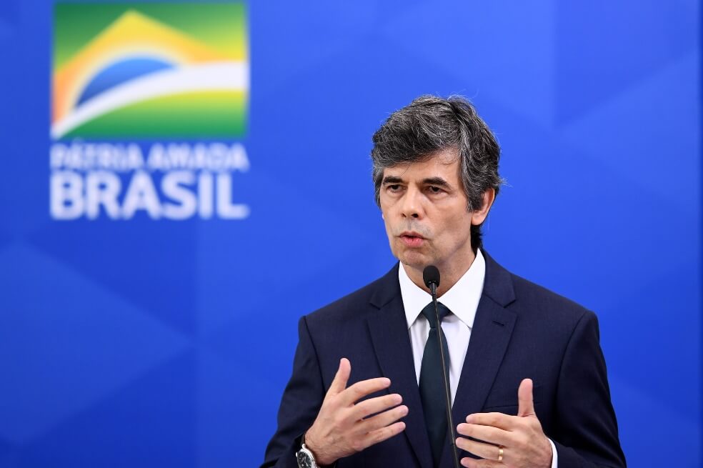 Todavía se desconoce si el nuevo ministro de Salud de Brasil, Nelson Teich, seguirá la línea política de Jair Bolsonaro. / AFP