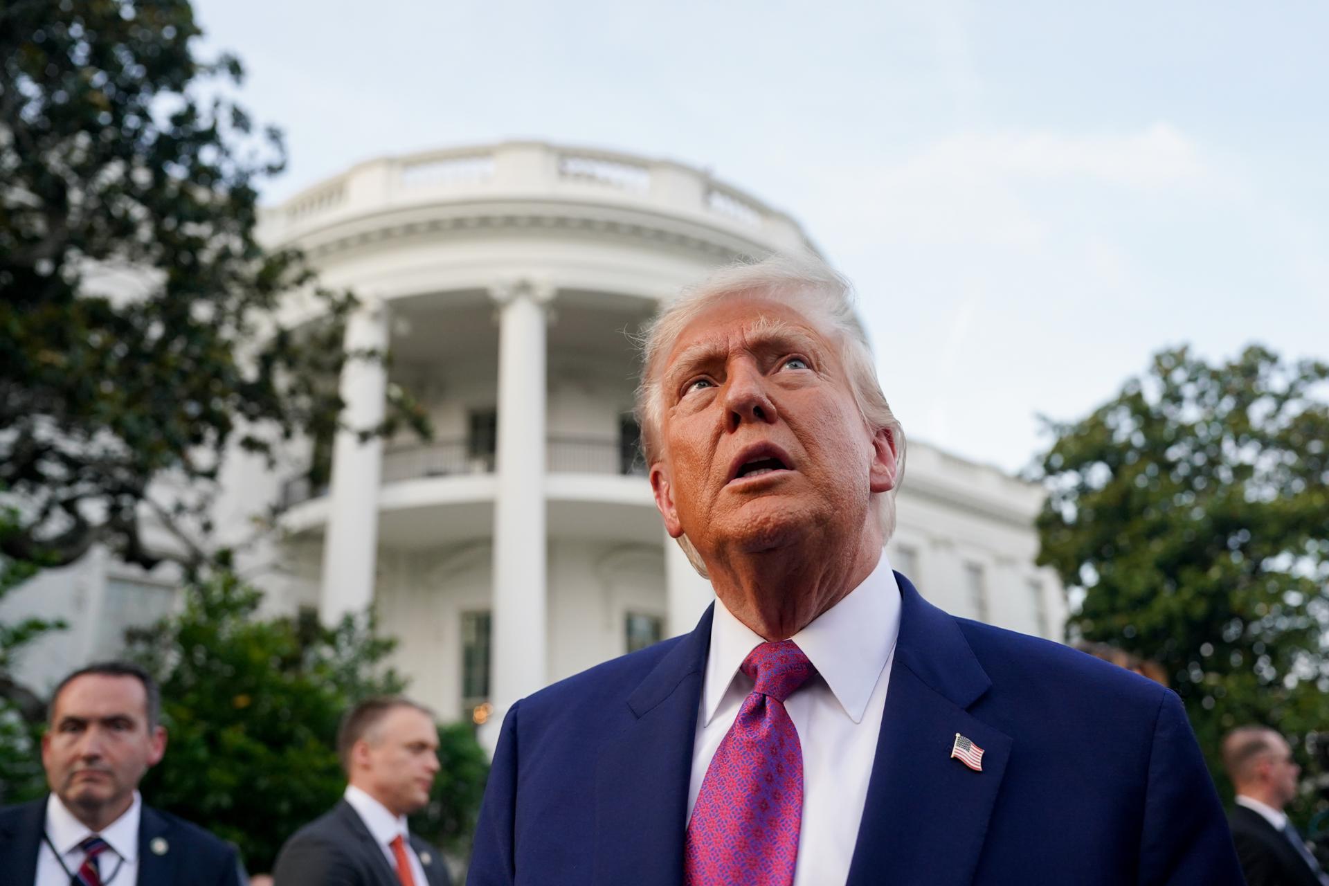 WASHINGTON (United States), 12/06/2025.- US President Donald Trump during the Congressional picnic on the South Lawn of the White House in Washington, DC, USA, 12 June 2025. Senate Republicans seeking to put their mark on the House-passed tax-and-immigration package, are considering raising the state and local tax deduction cap to $30,000, lower than the House’s $40,000 plan. EFE/EPA/ALEXANDER DRAGO / POOL