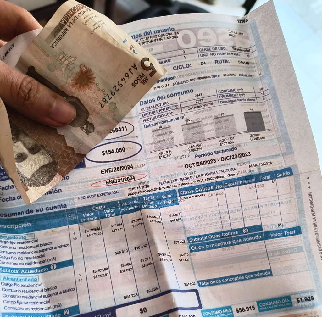 En la esquina superior derecha de la factura se encuentra el consumo por m3/s que hay en su hogar.