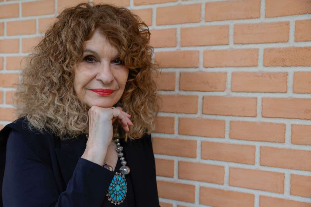 MADRID, 02/10/2024.- La nicaragüense Gioconda Belli presenta en rueda de prensa su nueva novela 'Un silencio lleno de murmullos', este miércoles en la Biblioteca del parque de El Retiro (Madrid). EFE/ Zipi Aragon
