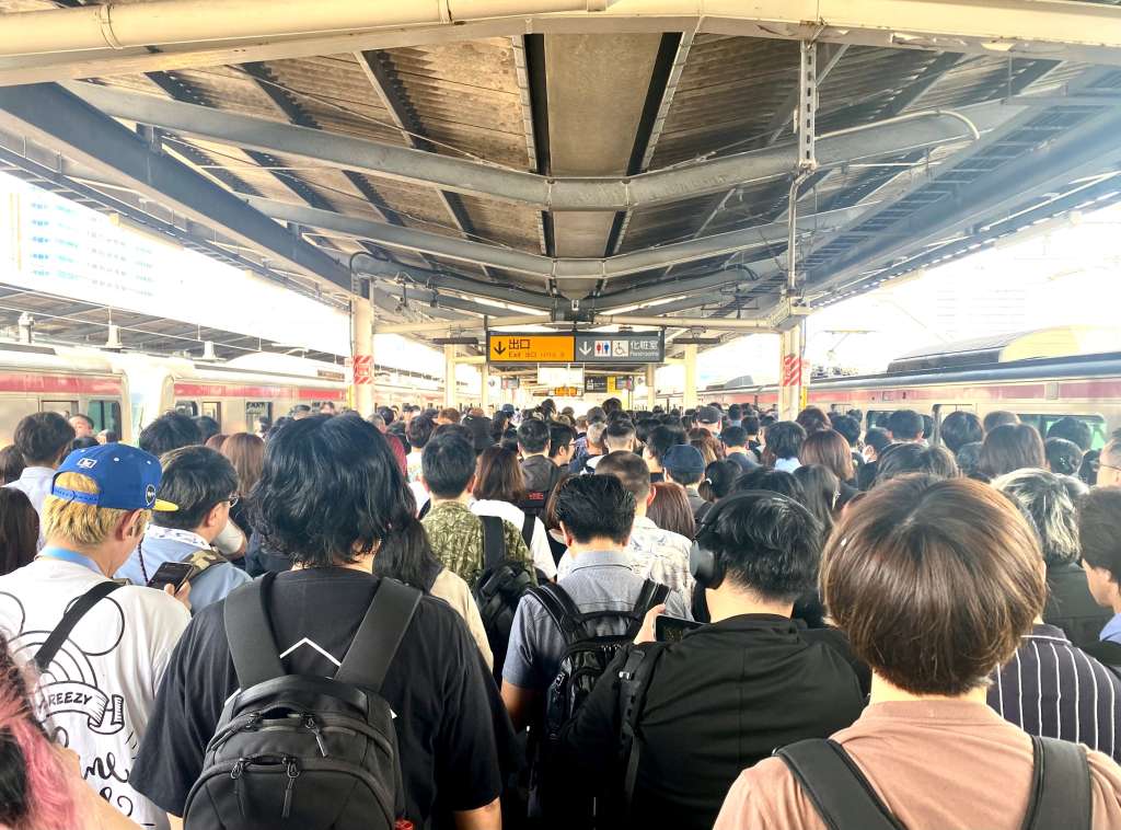 Las estaciones de tren y metro de Tokio emiten una melodía breve que marca el tiempo para subir y bajar de los vagones.