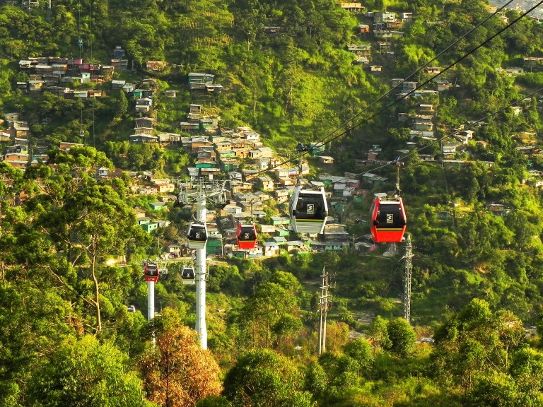 Polémica por mujer que grabó video sexual en el metrocable de Medellín