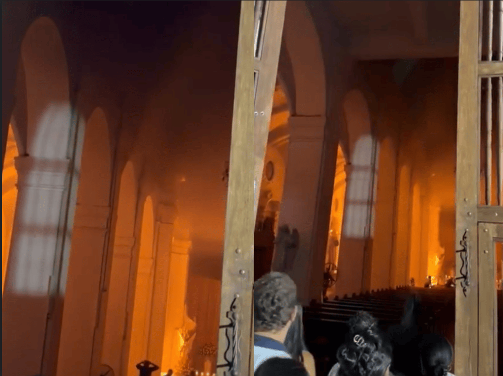 El contado de incendio se registró en la noche de Jueves Santo y generó evacuación en el templo, no hubo personas heridas.