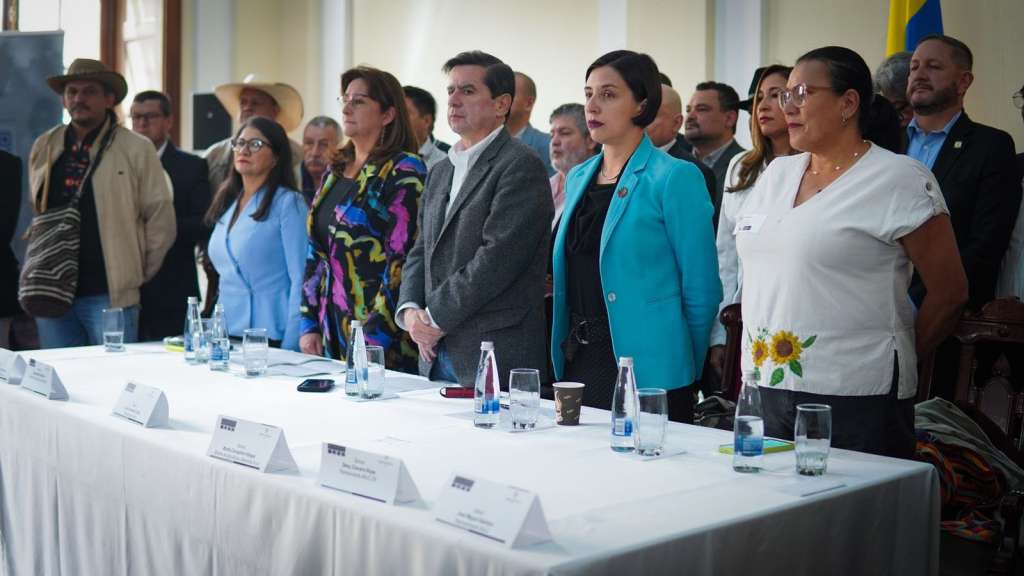La ministra de Justicia, Ángela María Buitrago; el ministro del Interior, Juan Fernando Cristo; y la ministra de Agricultura, Martha Carvajalino, en la radicación del proyecto de Jurisdicción Agraria.
