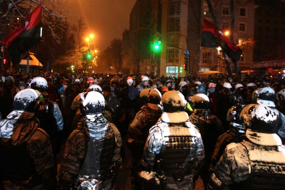 Tropas antidisturbios entraron en el centro de Kiev. /AFP