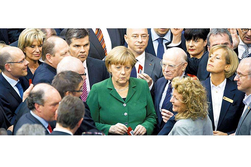 La canciller alemana, Ángela Merkel, dijo que el BCE, en términos generales, debería subir la tasa de interés./ EFE