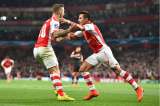 Arsenal venció a Besiktas y avanzó a la fase de grupos de Champions