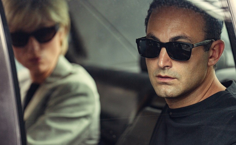 Khalid Abdalla es Dodi Al-Fayed en The Crown, el último novio que tuvo la princesa Diana.