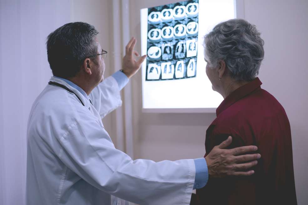 En el 2014 nació el programa “Cuidaremos de Ti”, una iniciativa que promueve un trato cálido y cercano con los pacientes y sus cuidadores.  / Getty Images