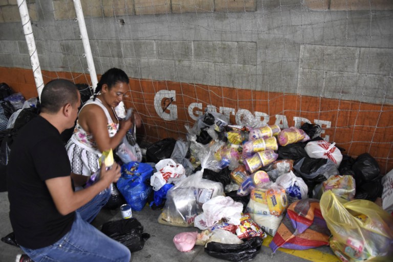 Guatemaltecos se resisten a abandonar a desaparecidos por erupción de volcán