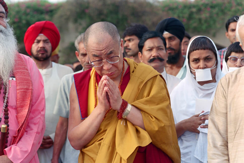 El dalái lama cumplió este sábado 80 años como el líder espiritual del Tíbet, una función que casi siempre ha desempeñado en el exilio. / AFP