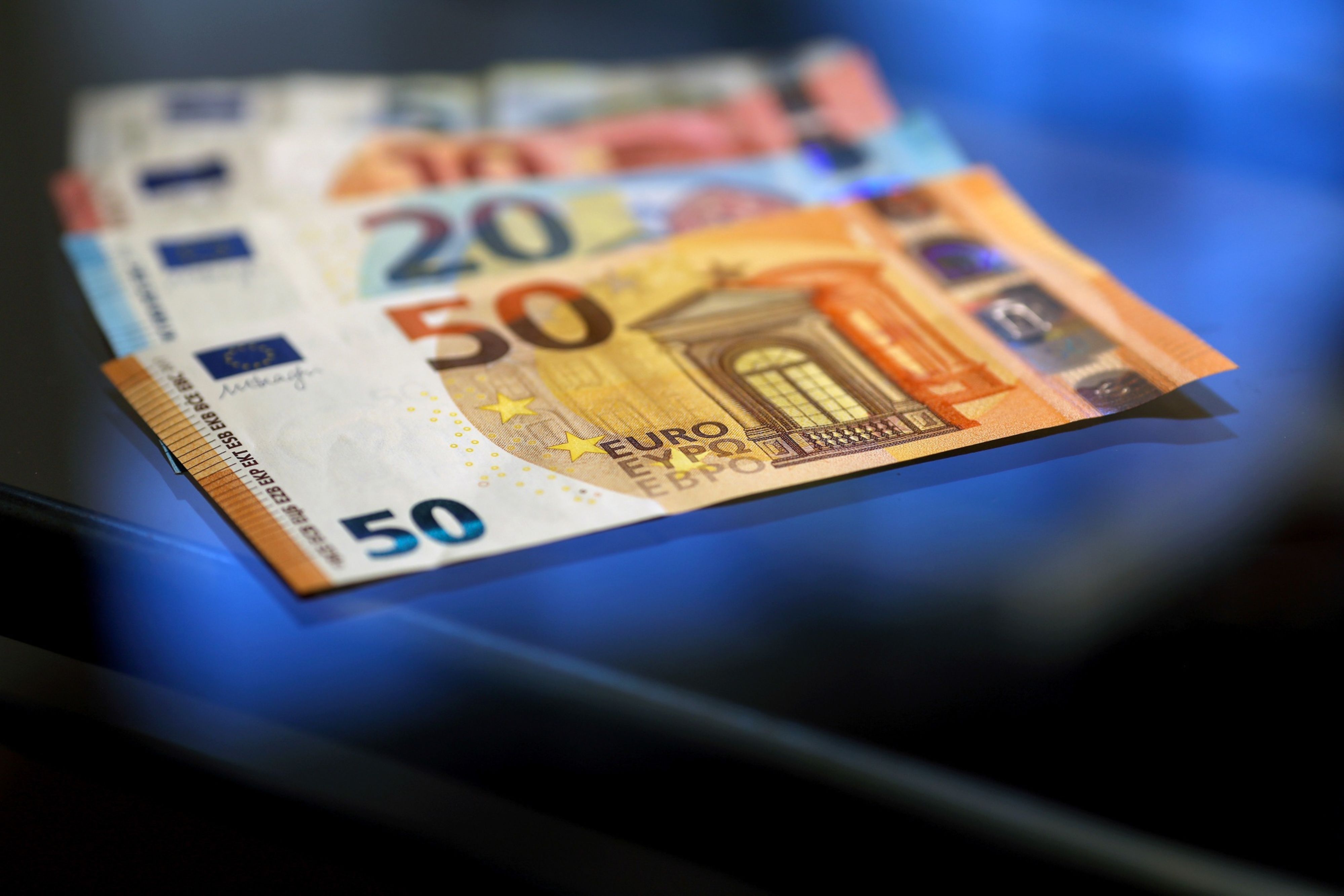 Billetes de 50, 20, 10 y 5 euros.