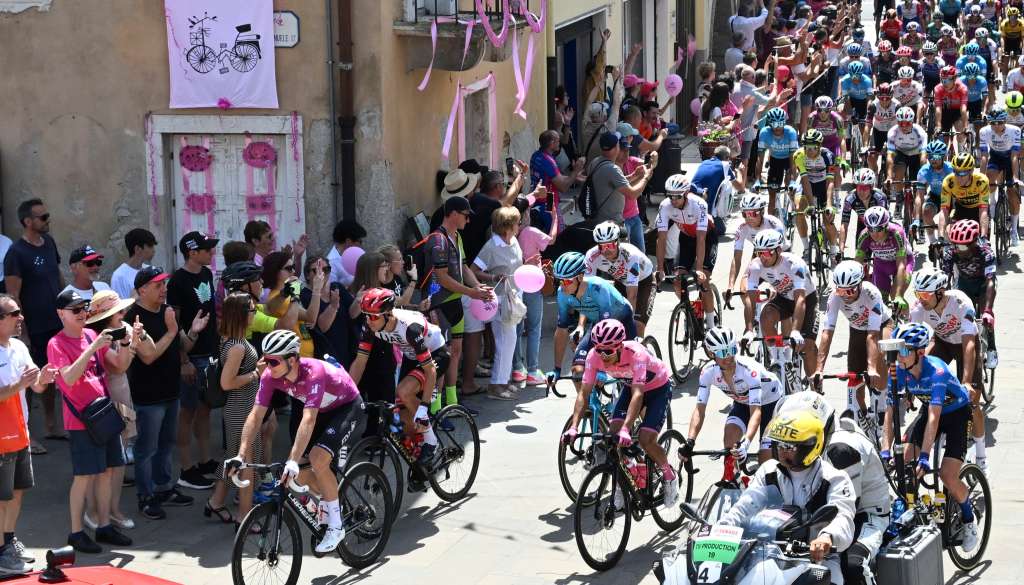 Marano Lagunare (Italy), 27/05/2022.- Riders at the start of the 19th stage of the 105th Giro d'Italia cycling race, over 178 km from Marano Lagunare to Santuario di Castelmonte, Italy, 27 May 2022. (Ciclismo, Italia) EFE/EPA/MAURIZIO BRAMBATTI