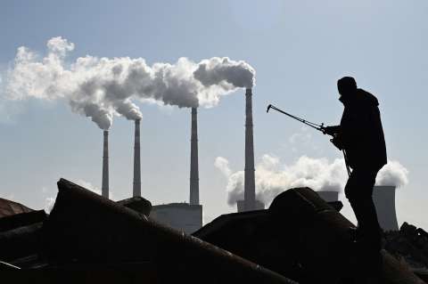 La energía a base de carbón cae en China y la India por primera vez en 52 años