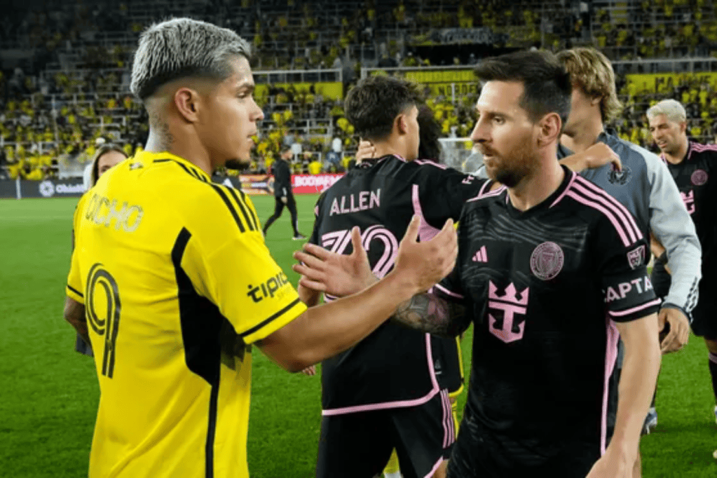 Juan Camilo 'Cucho' Hernández (izq.) y Lionel Messi son estrellas de la MLS de Estados Unidos.