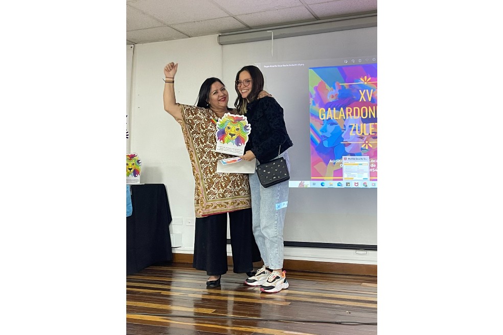 Pilar Cuartas, editora de La disidencia, recibió el premio a Medio más incluyente para El Espectador.