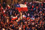 Festejos por clasificación de Chile al Mundial dejan 25 detenidos, saqueos y daños