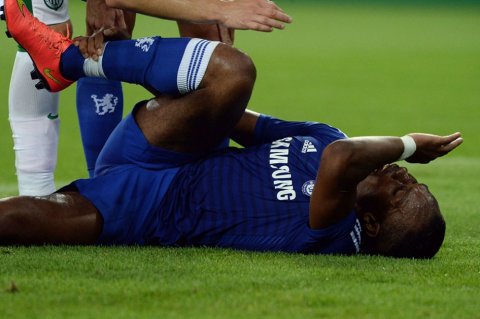 Drogba estaría seis meses fuera de las canchas por lesión