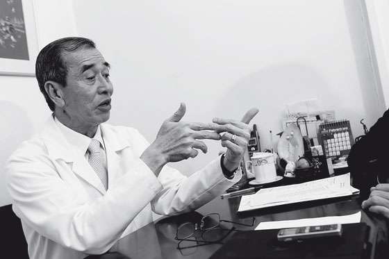 El doctor Tak Sing Liu, el hombre de las agujas
