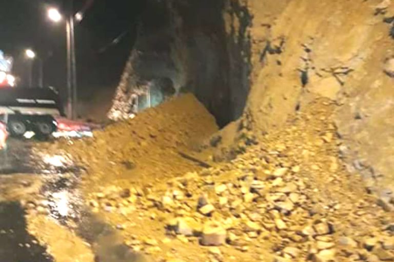 Fuertes lluvias provocan cierre de tres vías en Cundinamarca