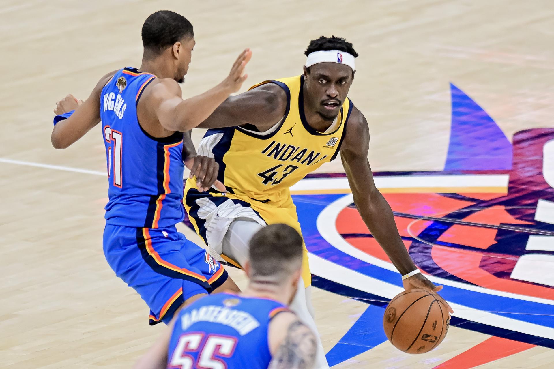 OKLAHOMA CITY (United States), 08/06/2025.- Indiana Pacers forward Pascal Siakam (R) in action against Oklahoma City Thunder guard Aaron Wiggins (L) during the first half of game two of the NBA Finals between the Indiana Pacers and the Oklahoma City Thunder in Oklahoma City, Oklahoma, USA, 08 June 2025. (Baloncesto) EFE/EPA/MANUELA SOLDI SHUTTERSTOCK OUT