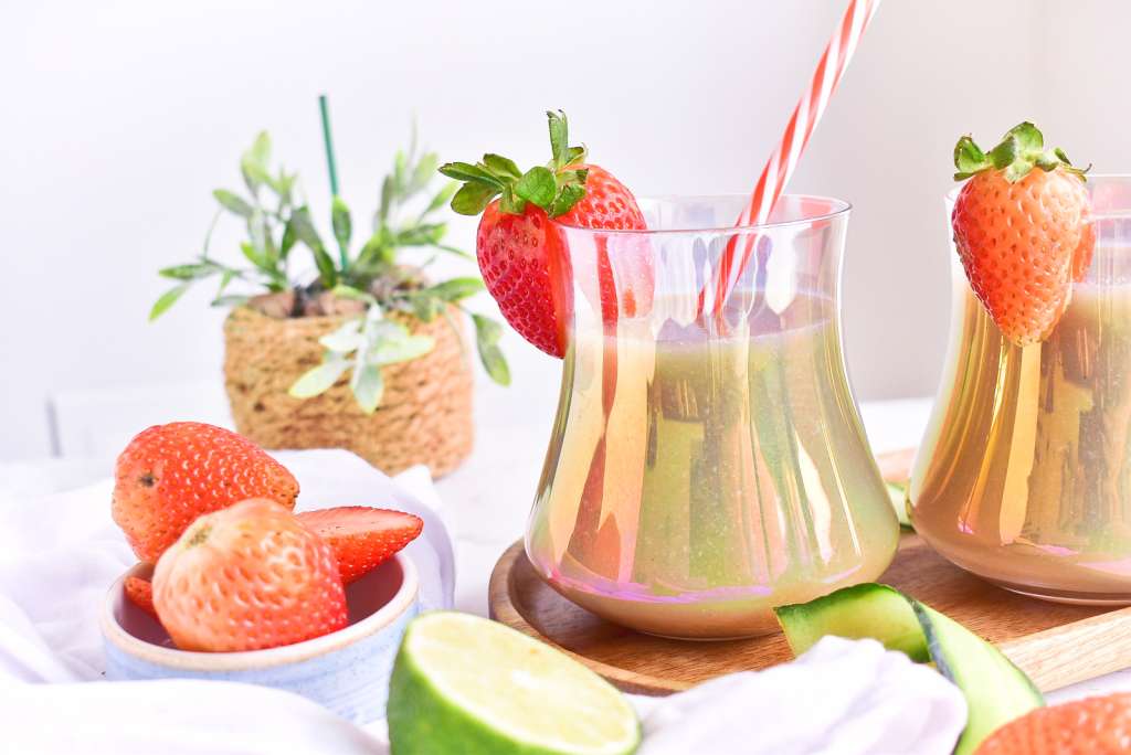 las tiendas naturistas empezaron a preparar zumos de frutas y bebidas de frutas frescas para satisfacer la demanda del creciente número de personas interesadas en las dietas que cuidaran su salud.