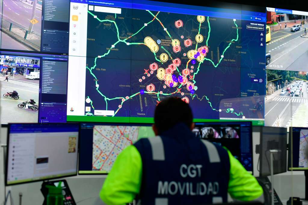 Instalaciones y funcionarios de este centro, que monitorea el tránsito de la ciudad de Bogotá