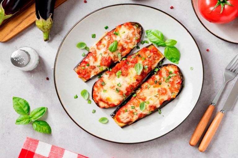 ¿Cómo preparar berenjenas con queso en la freidora de aire? Mira la receta aquí