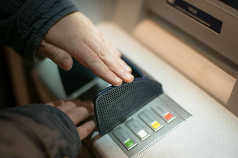 Ojo con los retiros sin tarjeta: así utilizan esta herramienta para estafar