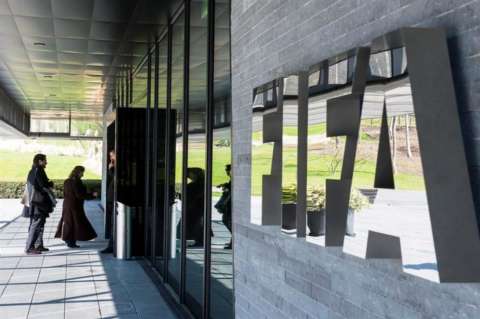 Blatter y dos exdirectivos se repartieron 80 millones de dólares en 5 años